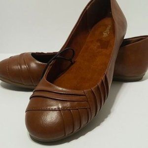 NEW EAST 5TH  FLAT SHOES  BROWN   Size 11 W